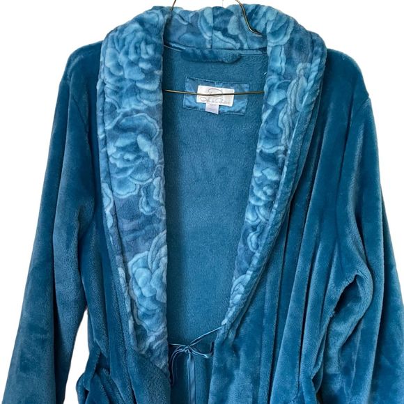 OSCAR DE LA RENTA PLUSH ROBE - Picture 4 of 11
